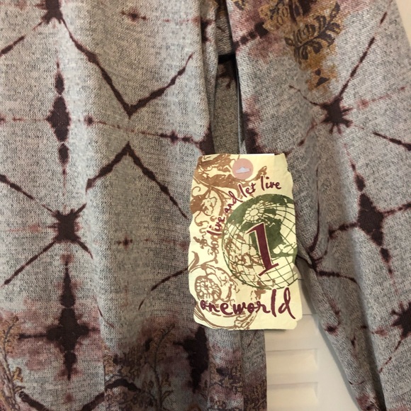 One World Top - Picture 4 of 8